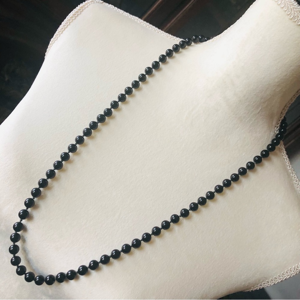 Vintage 70s-80s hand knotted black glass bead necklace
